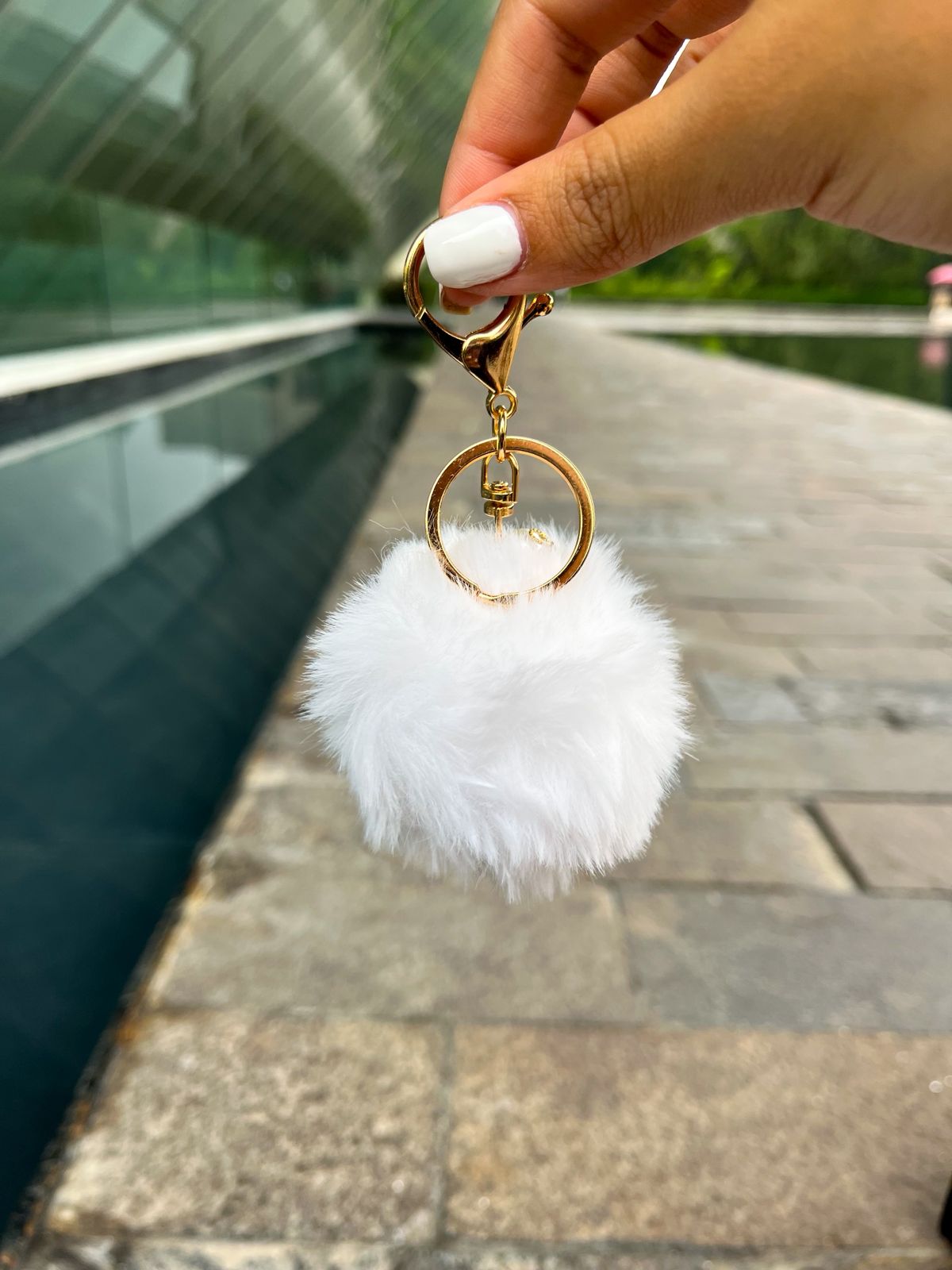 CHARM POMPÓN PELUCHE