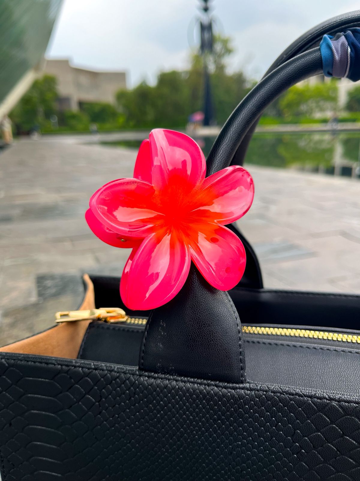 CHARM PINZA FLOR ROSA